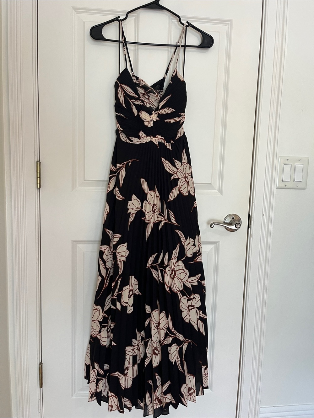 ASTR the Label Pleated Floral Midi Dress